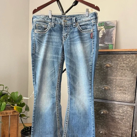 Silver Jeans Women's 30x 32 Eden Flare Leg in Classic Blue - Y2K | Well Worn In - Picture 3 of 11